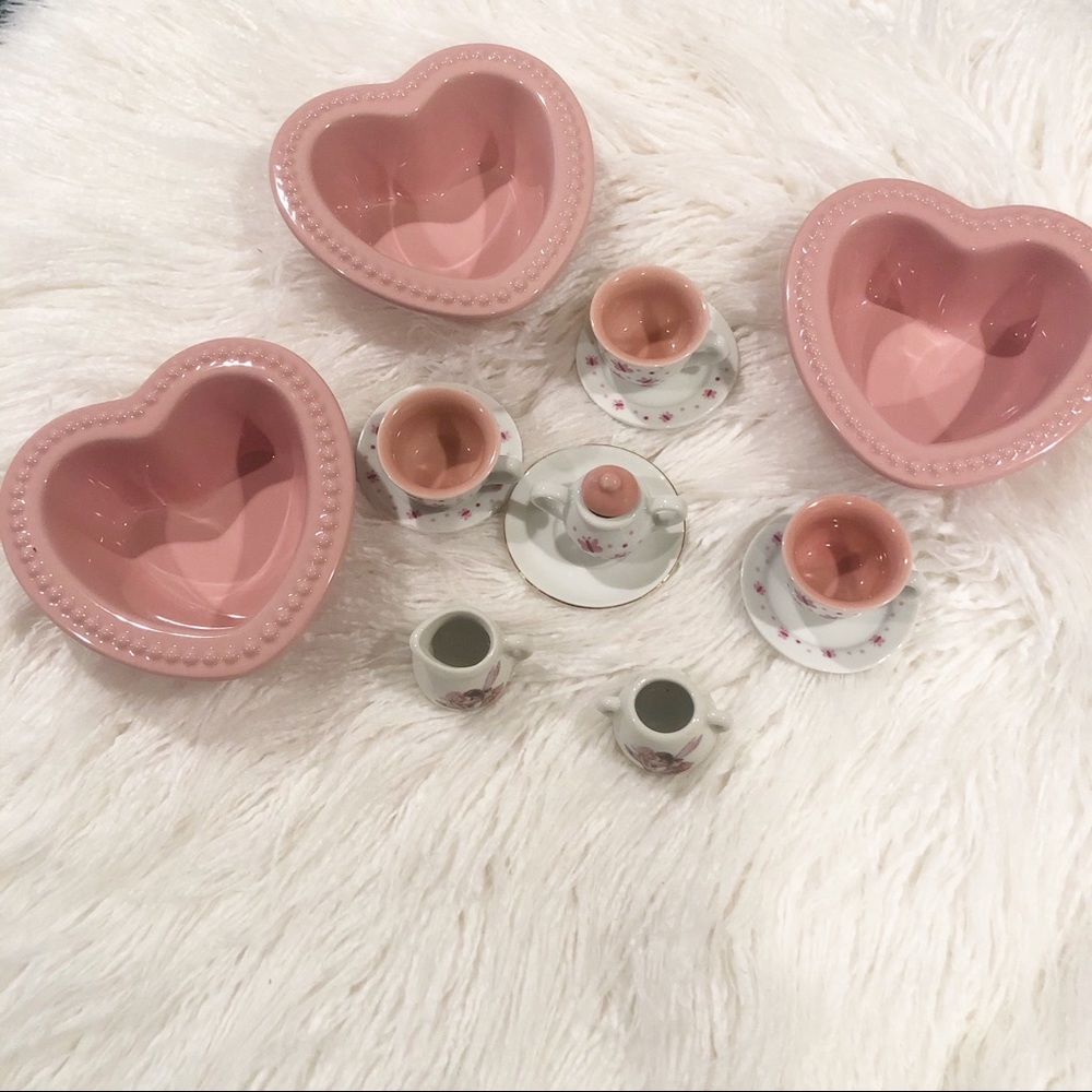 Mini Tea Set & Chantal 3 Pink Heart Bakeware Bowls